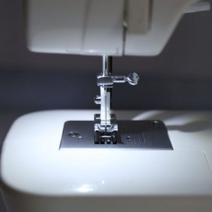 prensatelas en la maquina de coser