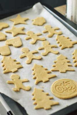 masa de galletas con formas de navidad