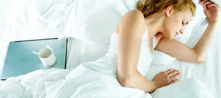 Cómo elegir la mejor almohada para dormir de lado